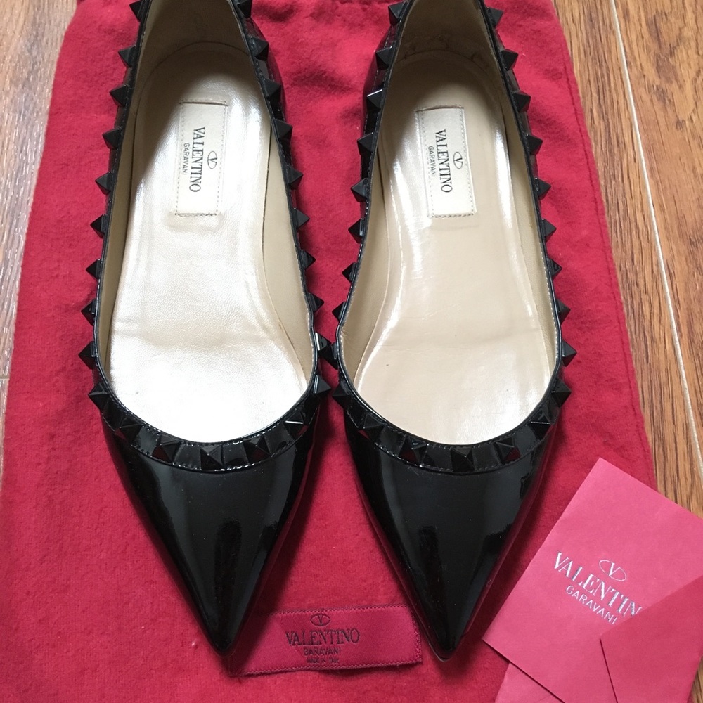 Valentino rockstud pointed flats in black